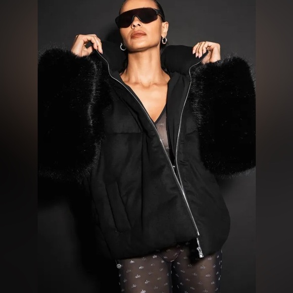 ALO YOGA La Premiere Opulent Faux Fur Stunner Jacket Size S/M - Picture 1 of 16